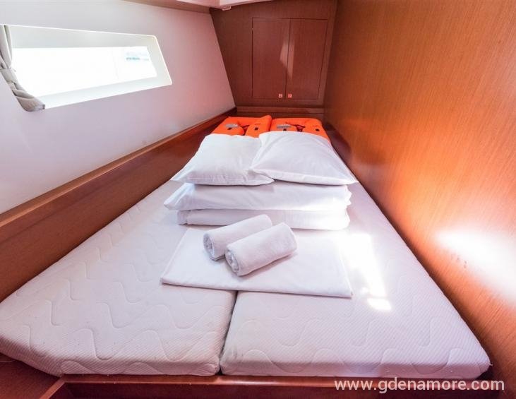 Oceanis 45 Pramcana kabina